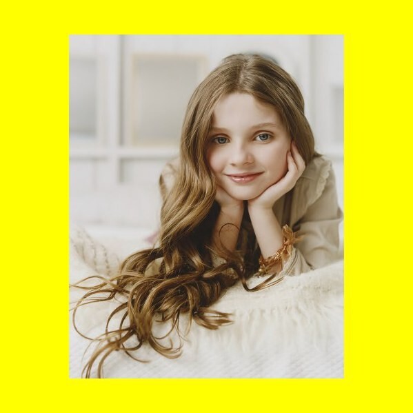 Abigail Breslin - 8x10 Photo Printed at a Lab