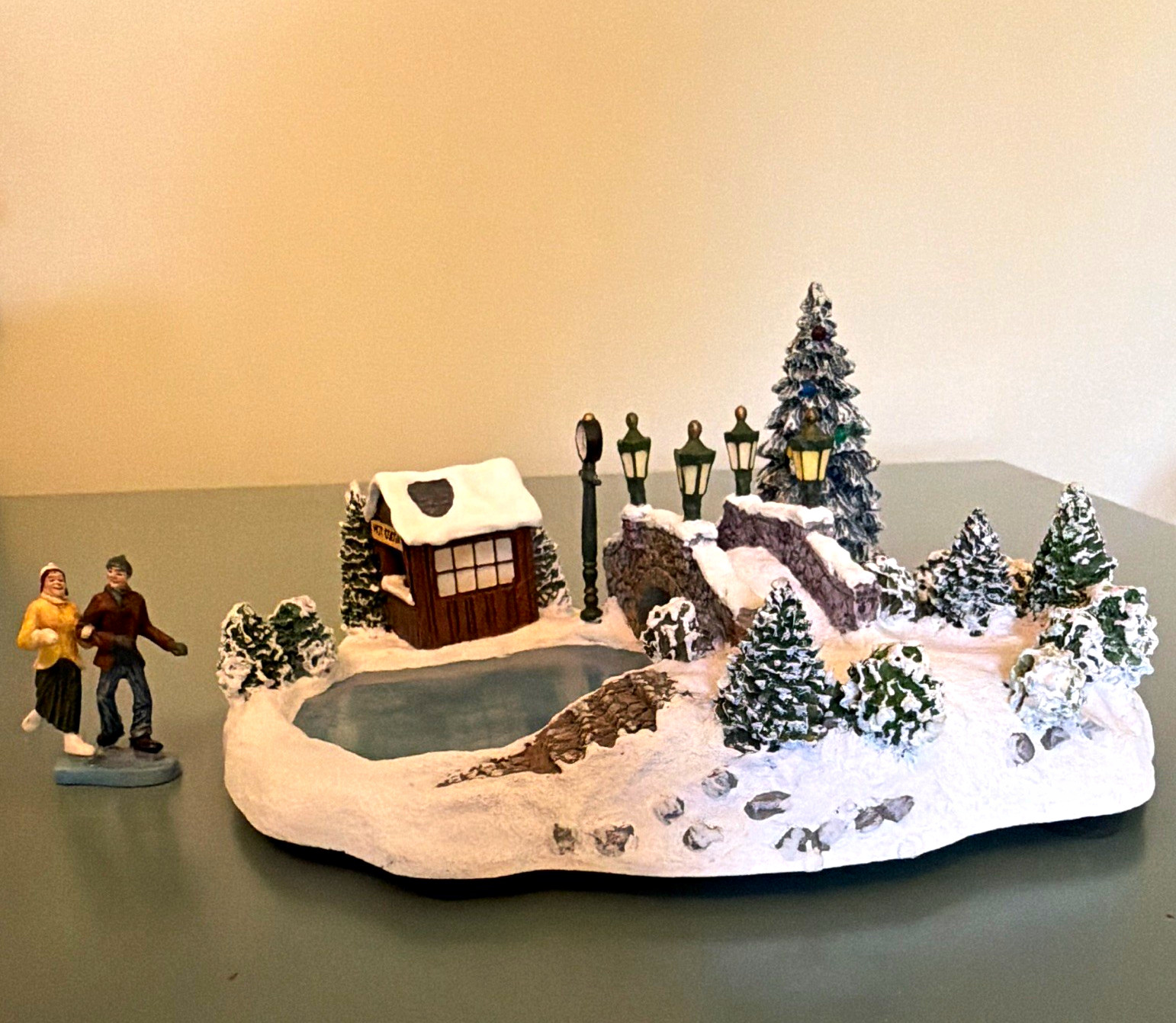 Hawthorne Village Thomas Kinkade Skating at the Pond Illuminated Hand Painted