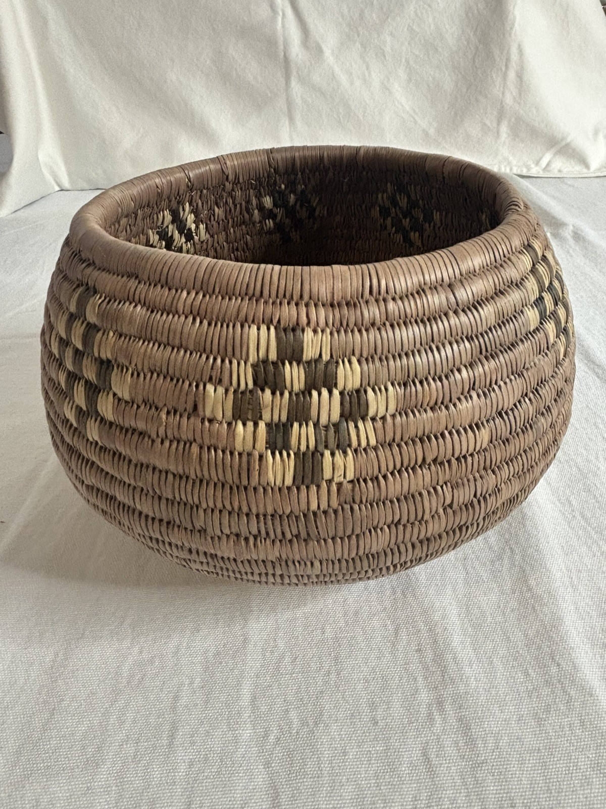 Antique Native American Indian Hand Woven Pomo Basket Finely  Woven 