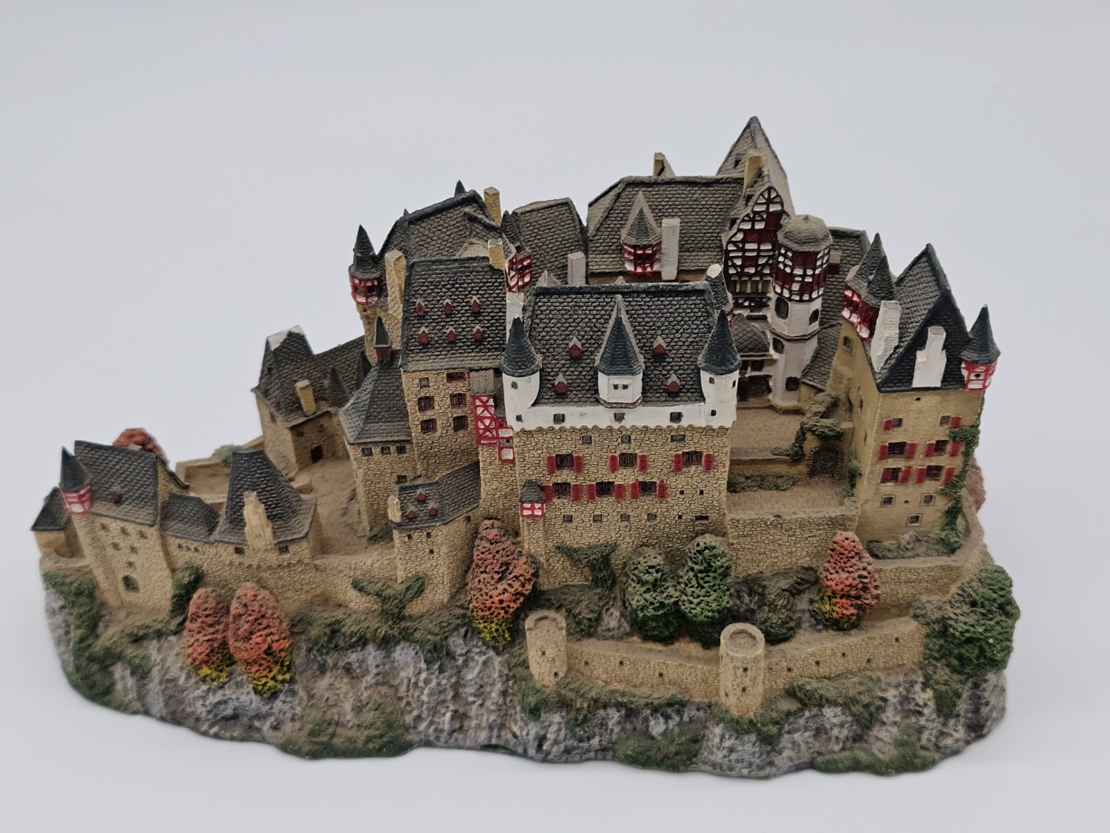 Danbury Mint 1994, Eltz Castle, Enchanted Castles of Europe NoBox Chip On Top