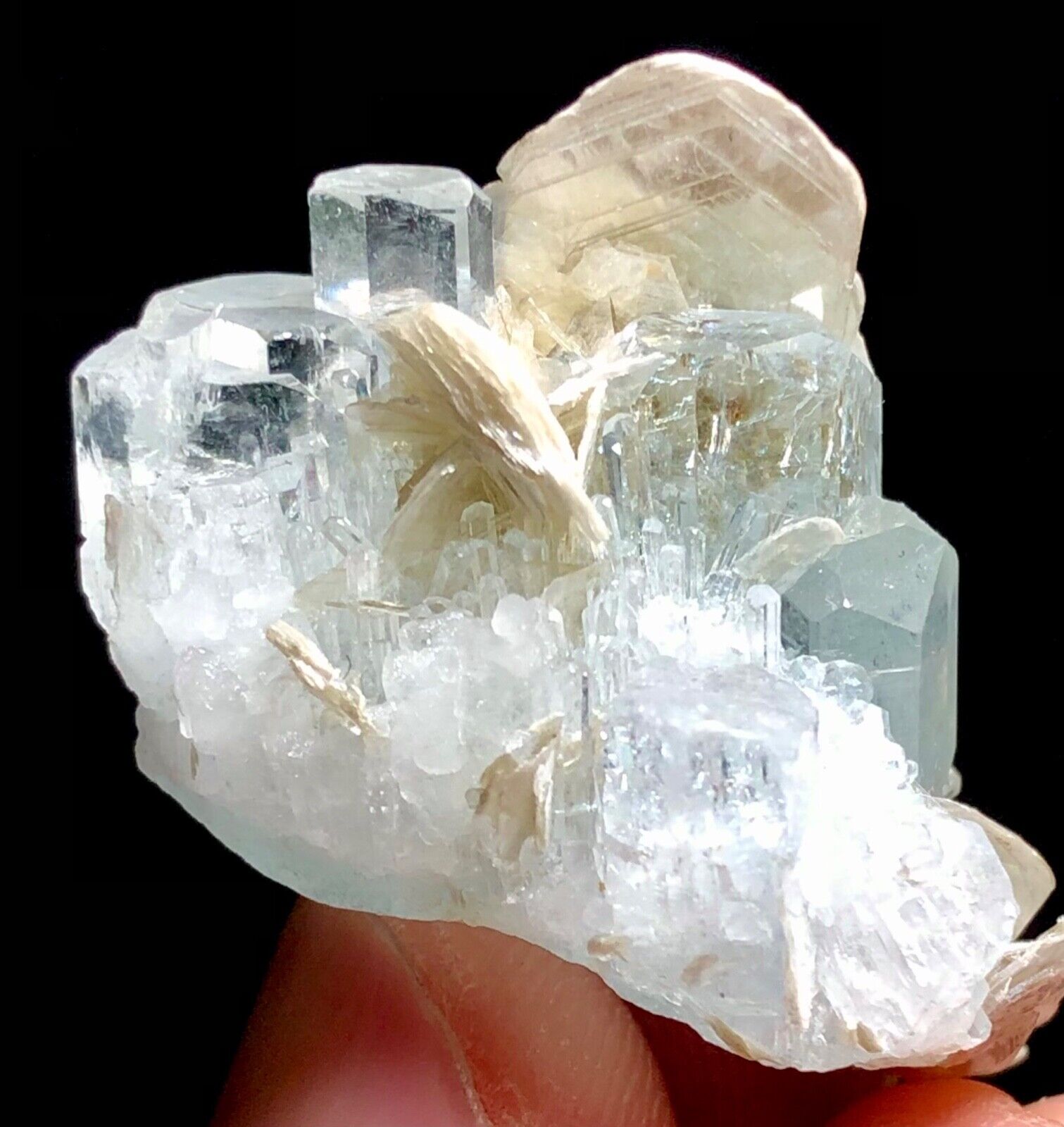 67 carats beautiful Aquamarine Crystals Bunch Specimen from Pakistan 