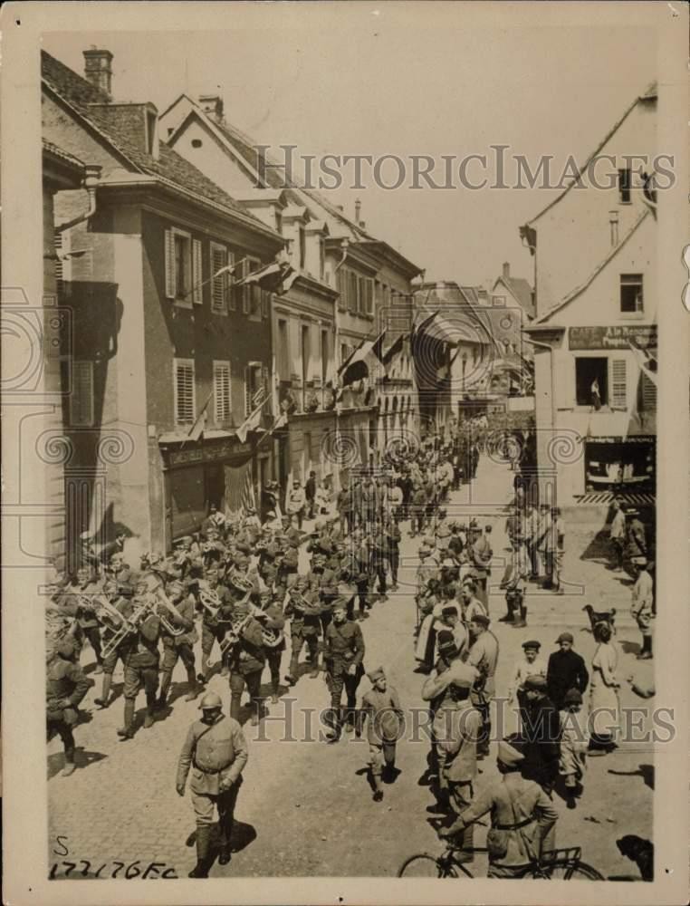 1918 Press Photo American Soldiers Celebrate Memorial Day in France - kfz07369