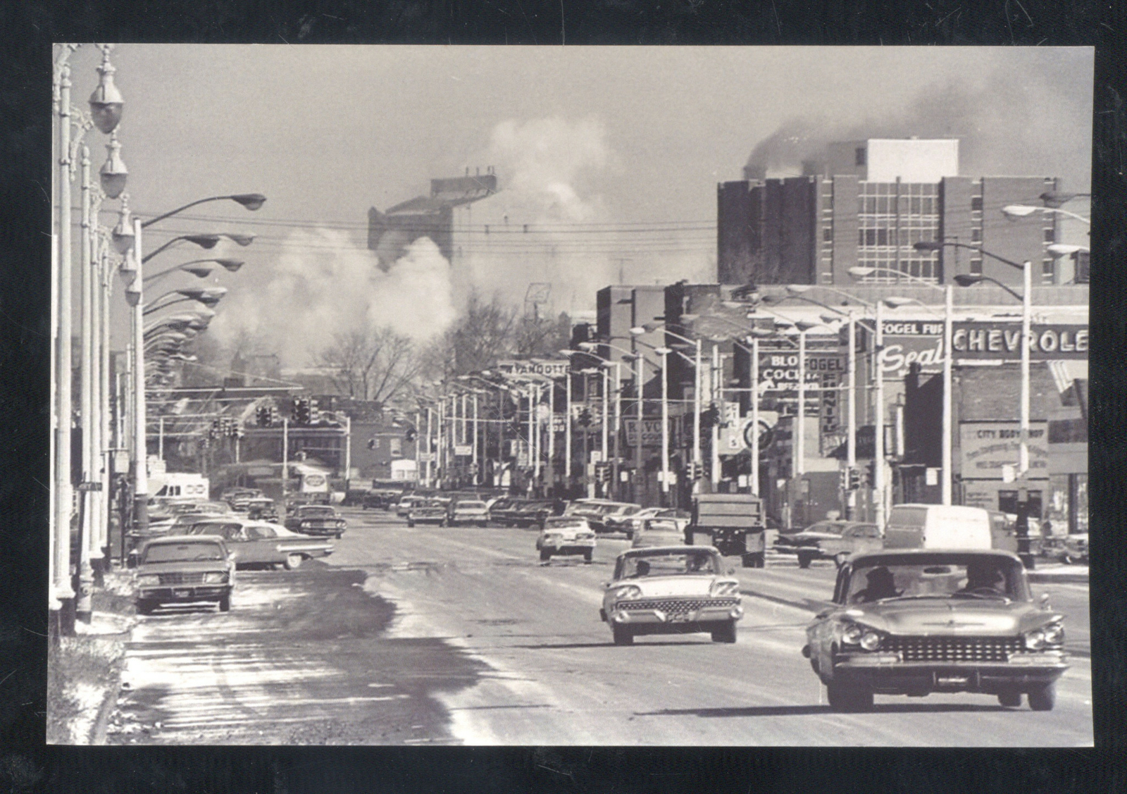 REAL PHOTO WYANDOTTE MICHIGAN DOWNTOWN STREET SCENE CARS POSTCARD COPY