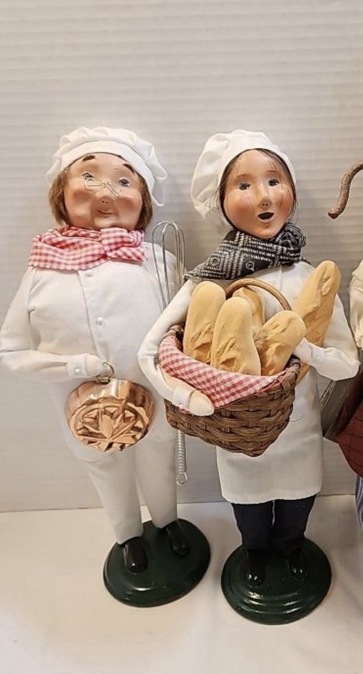 Retired 2009 Byers’ Choice Chef & Bread Baker Carolers Pair