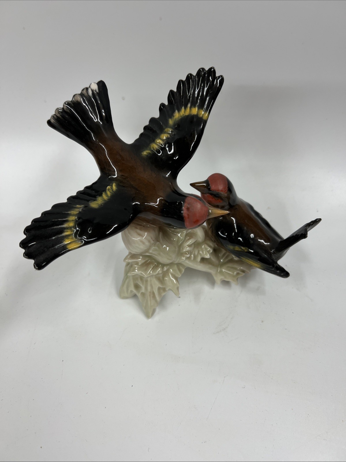 Vtg Bird 1967 Goebel Porcelain European Goldfinches Figurine West Germany 5.25\ Vtg Bird 1967 Goebel Porcelain European Goldfinches Figurine West Germany 5.25\
