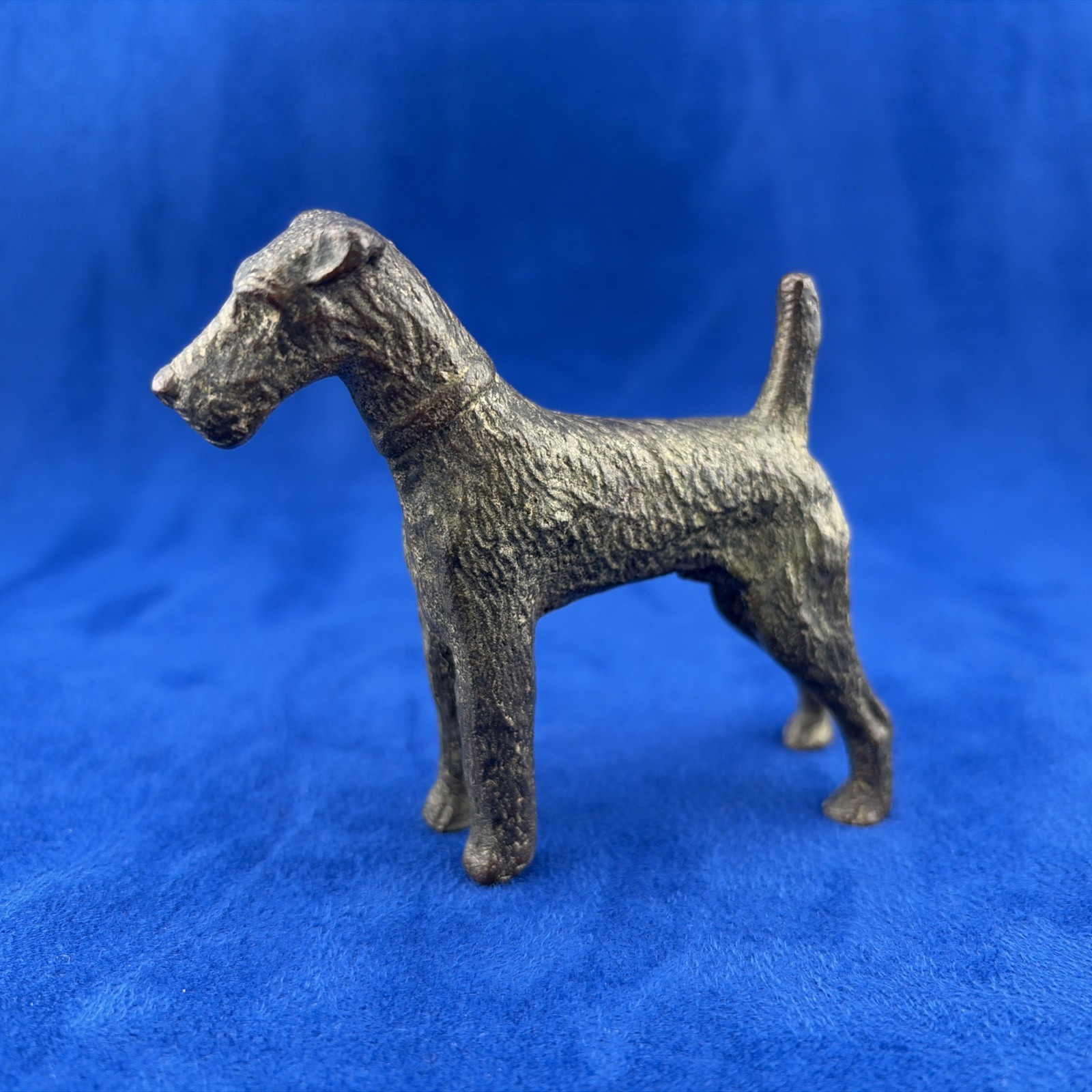 VINTAGE SIMON MOSELSIO BRONZE FIGURINE OF AN IRISH TERRIER DOG, DATED 1928