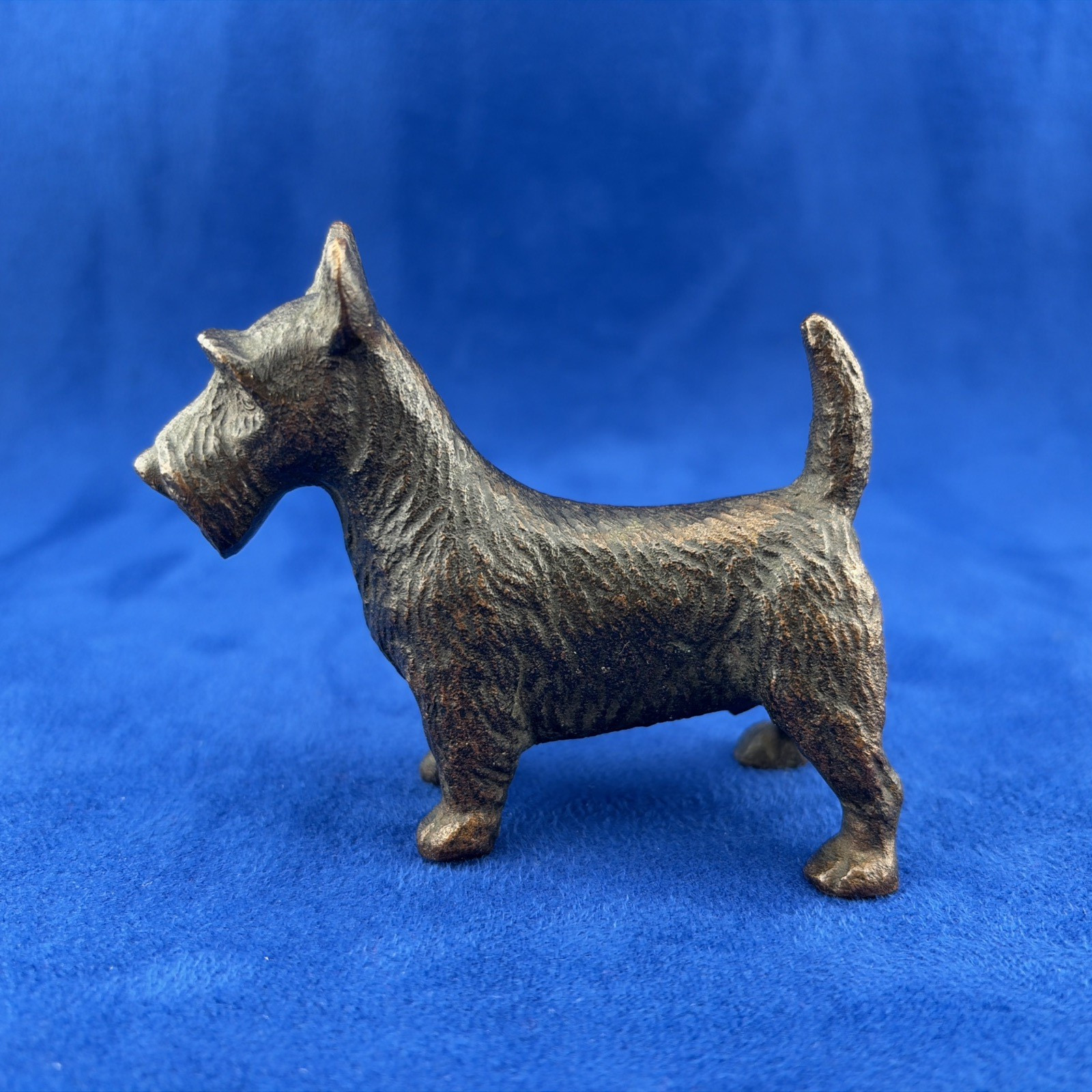 VINTAGE SIMON MOSELSIO BRONZE FIGURINE OF A SCOTTISH TERRIER DOG, DATED 1928 VINTAGE SIMON MOSELSIO BRONZE FIGURINE OF A SCOTTISH TERRIER DOG, DATED 1928