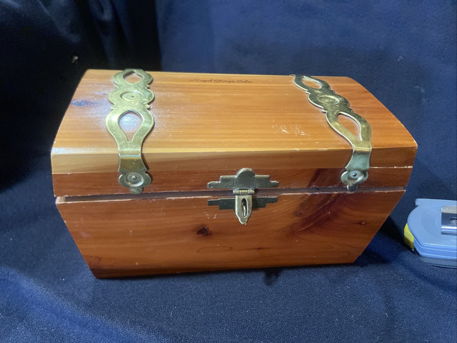 VTG Royal Gorge, CO Souvenir Small Cedar Chest w brass 7.5x4x4”