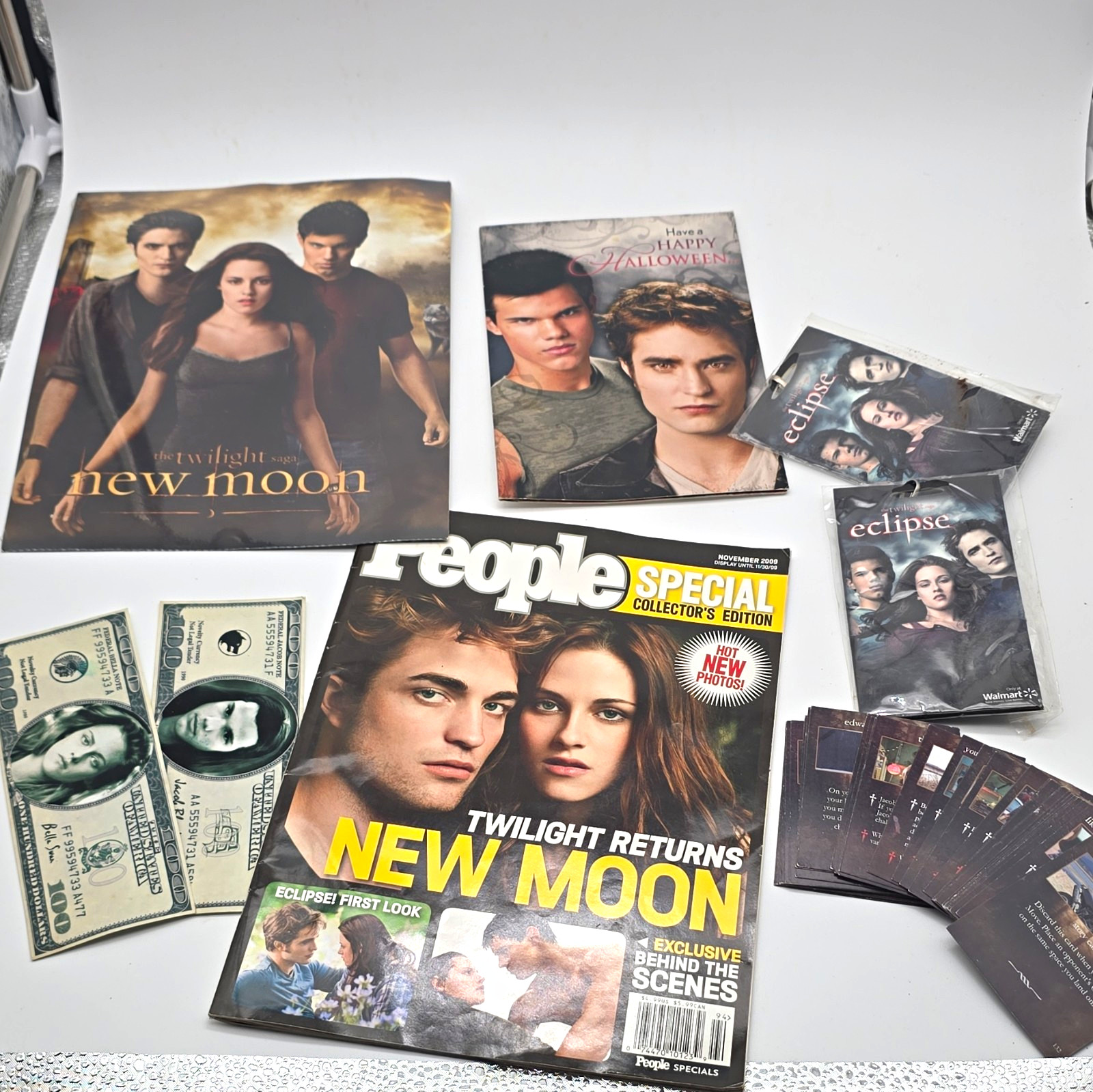 Lot Of Twilight Saga 2009 New Moon & Eclipse Collectibles Lot Magazine, Tags