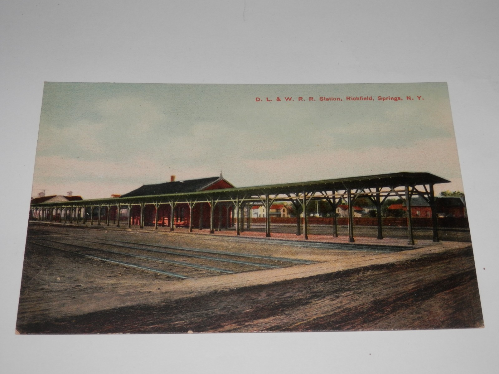 RICHFIELD SPRINGS NY - 1907-1915 POSTCARD - D.L. & W.R.R. STATION - TRAIN DEPOT