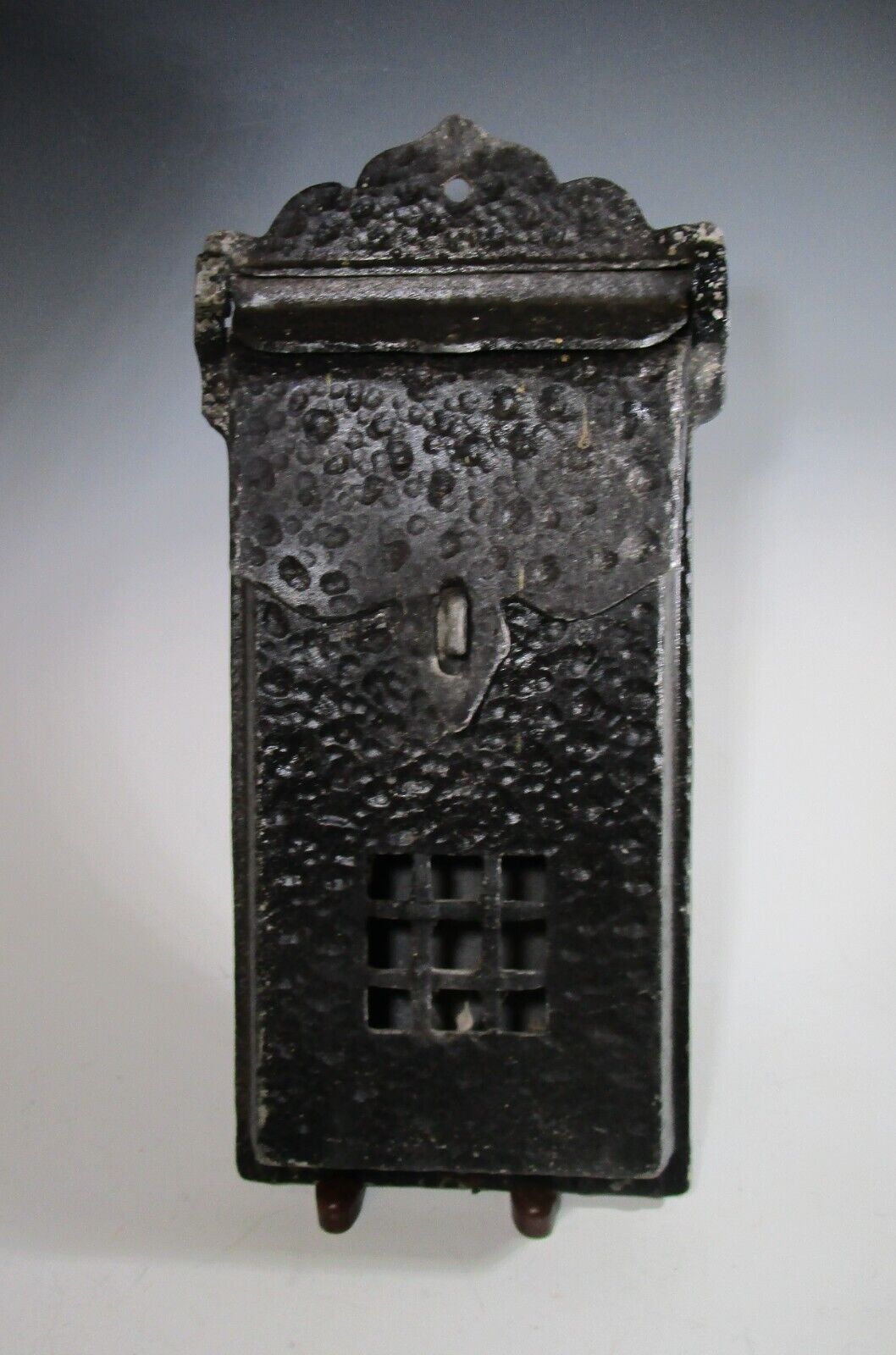 Vintage Cast Iron Metal Mailbox Textured Lockable Wall 13\