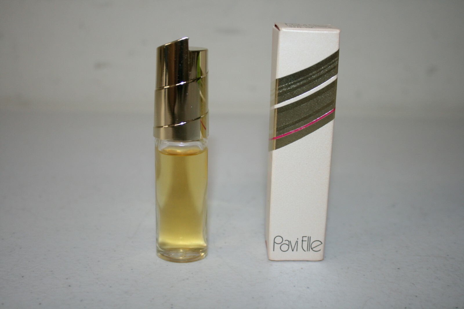 Vintage Avon Bottle Pavi Elle Ultra cologne .33 Fl Oz In Box