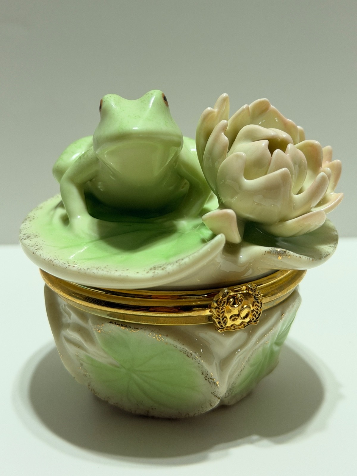 Lenox Treasures Floral Frog Treasure/Trinket Box Lily Pad Lotus Porcelain 2.5\