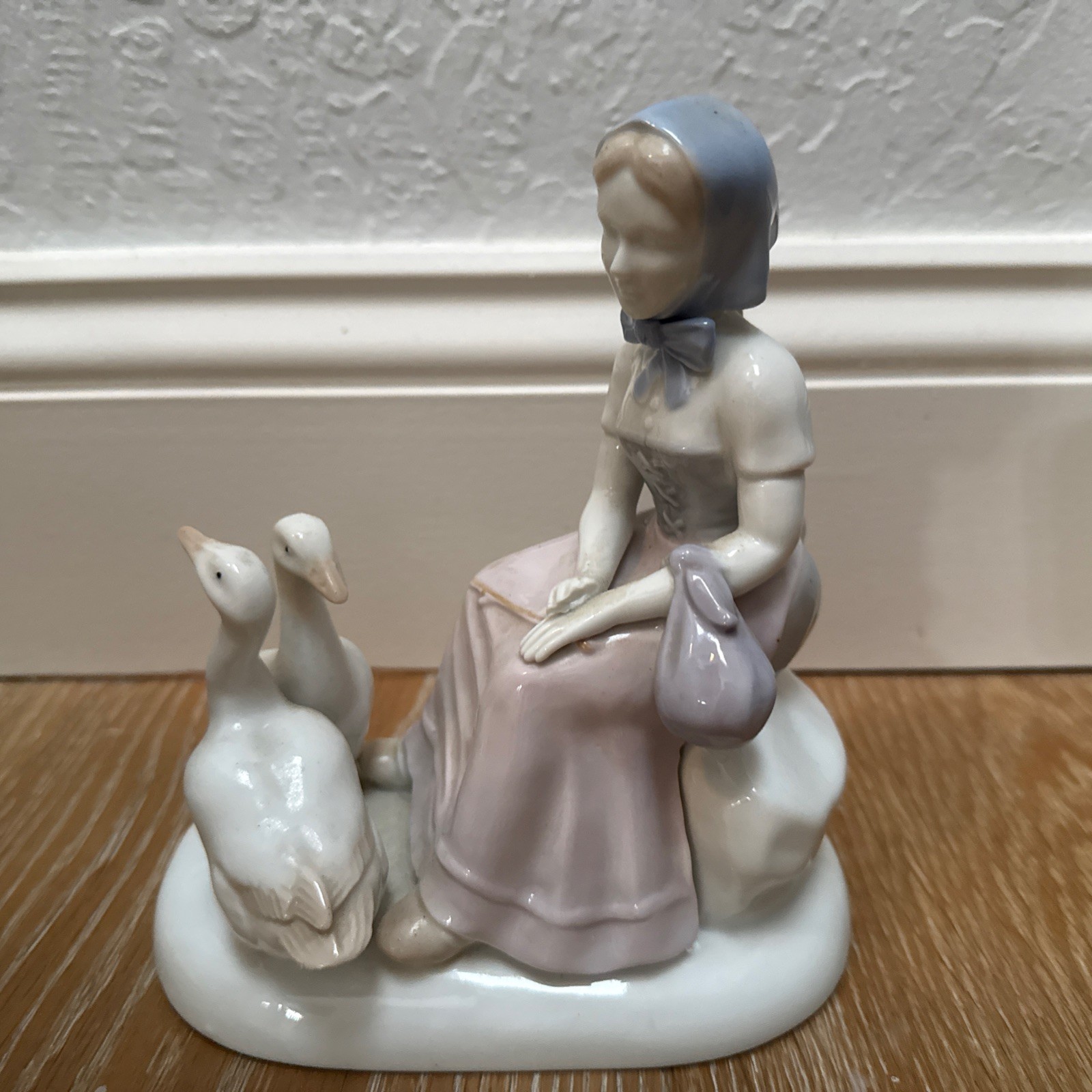 Vintage porcelain girl feeding geese figurine bonnet blu bow unmarked  