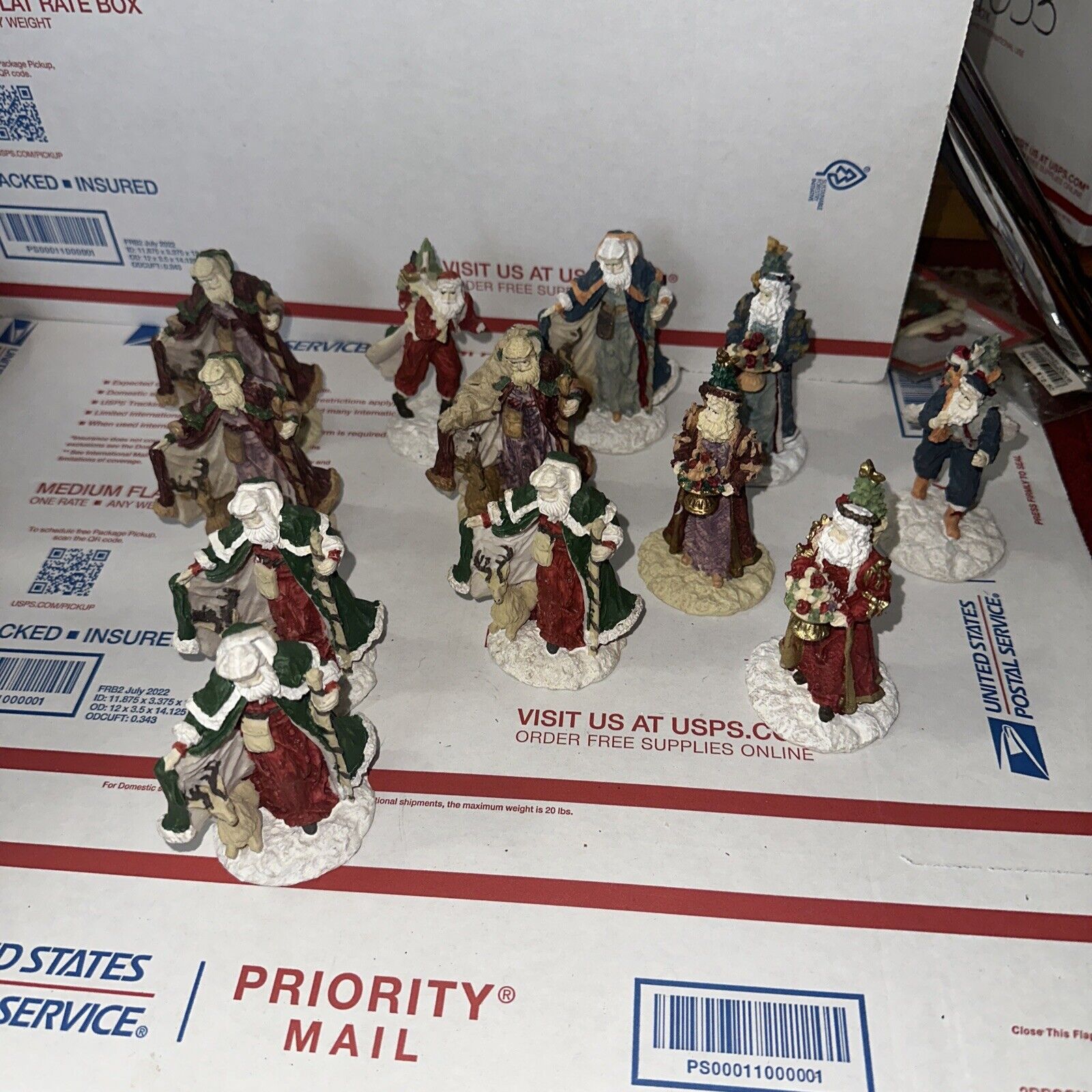 The International Santa Clause LOT of 12 Figures-1034