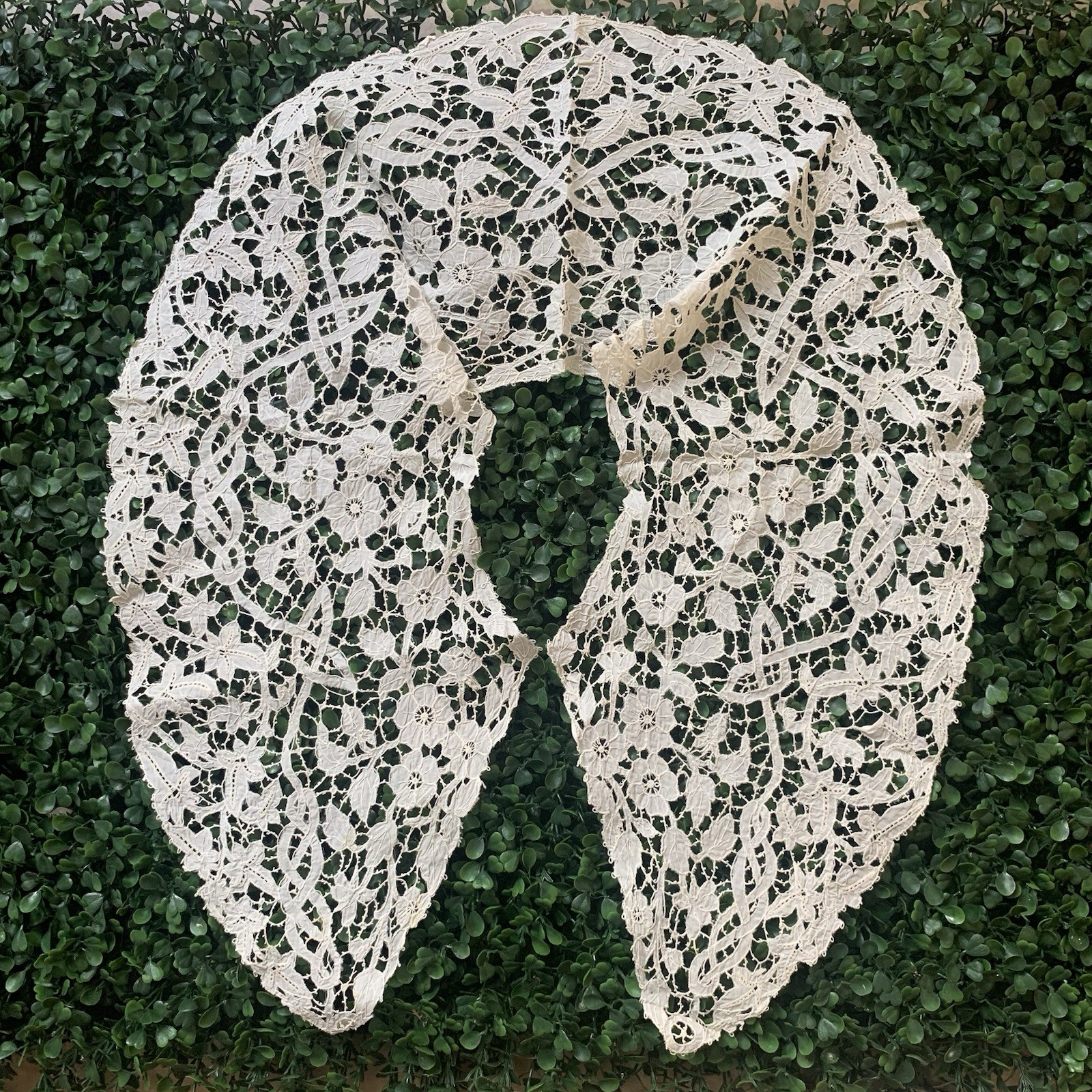 Incredible Antique English Or Irish Soft Cotton White Floral Large Lace Collar Incredible Antique English Or Irish Soft Cotton White Floral Large Lace Collar
