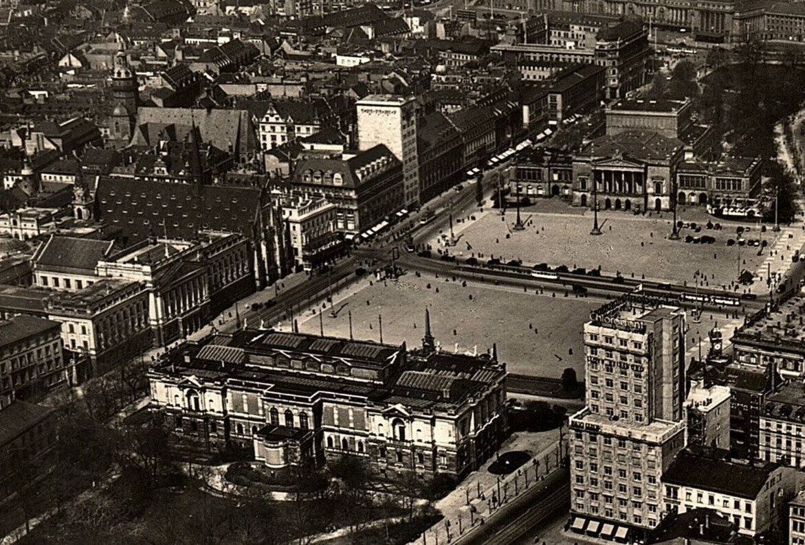 1932 LEIPZIG AUGUSTUSPLATZ AERIAL PHOTO RPPC POSTCARD 43-215