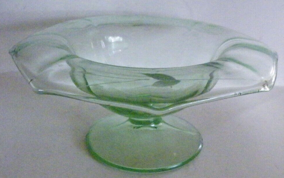 BOWL OCTAGON GREEN FOOTED ROLLED EDGE ETCHED DESIGN 7.5\