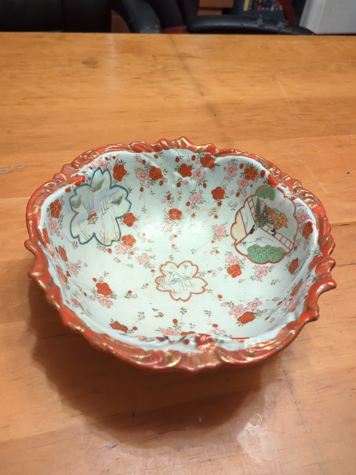 Handpainted Oriental Porcelain Decorative Bowl 11\