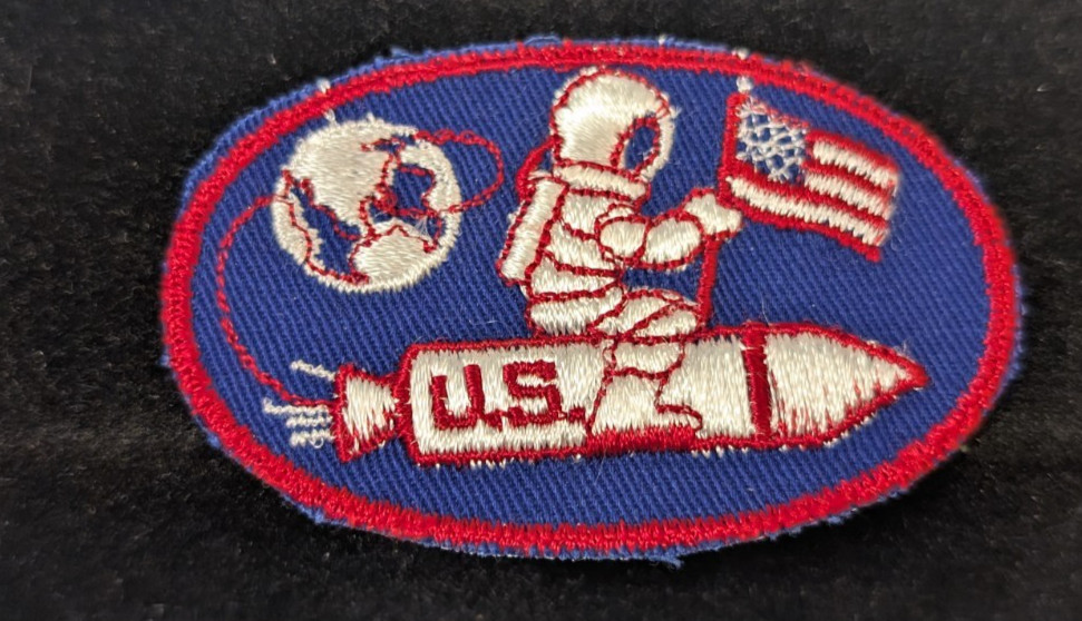 VINTAGE c 1970s USA FLAG ASTRONAUT ROCKET SPACE EXPLORATION Patch