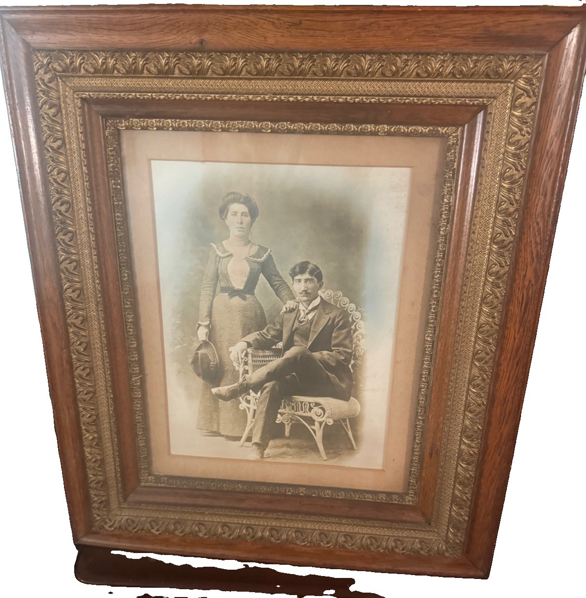 Antique Victorian Edwardian Couple Portrait Photo Ornate Gold Wood Frame 26 X 30 Antique Victorian Edwardian Couple Portrait Photo Ornate Gold Wood Frame 26 X 30