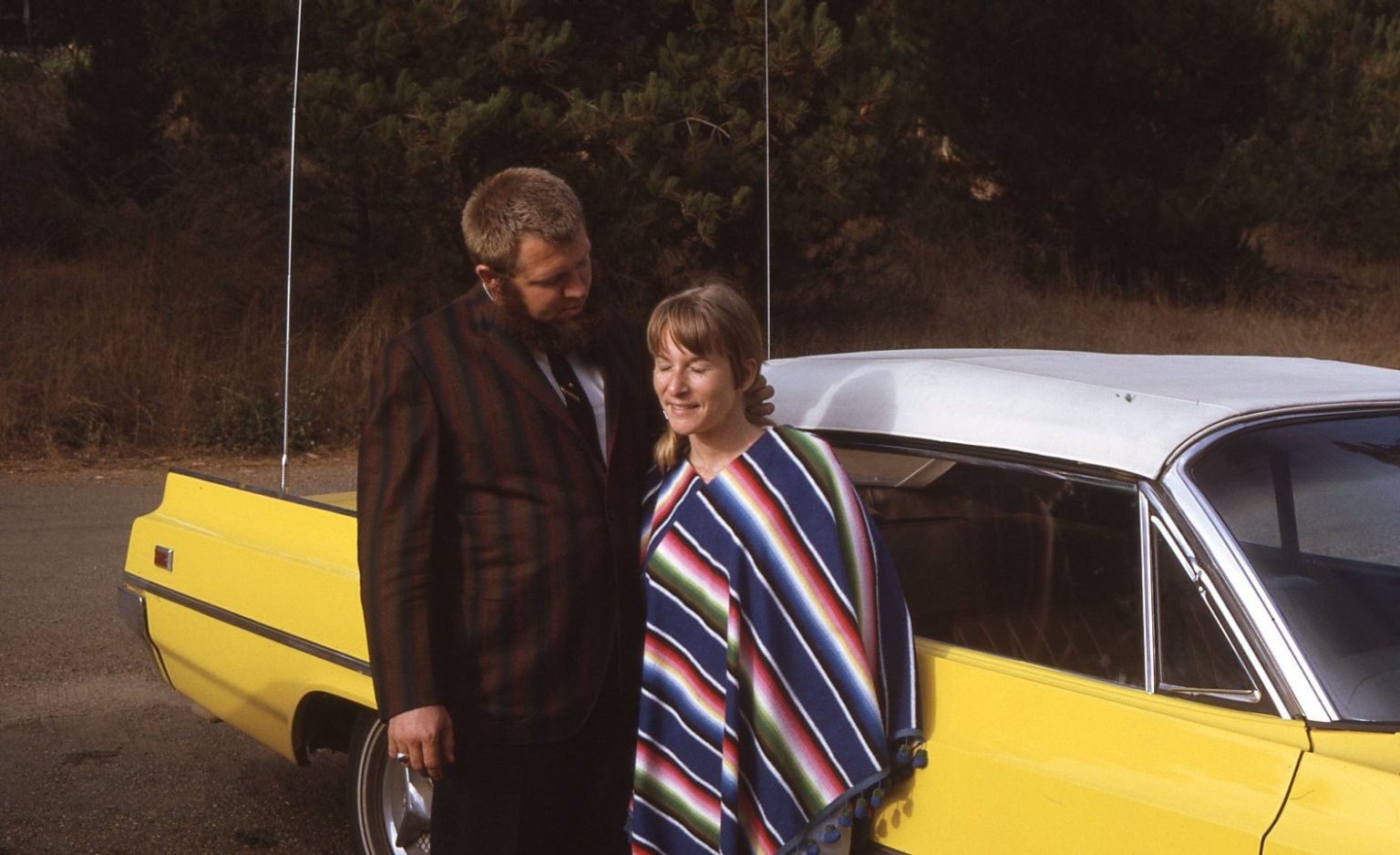 sl45 Slide 1970\'s Man Woman Yellow Classic Car 508a sl45 Slide 1970\'s Man Woman Yellow Classic Car 508a
