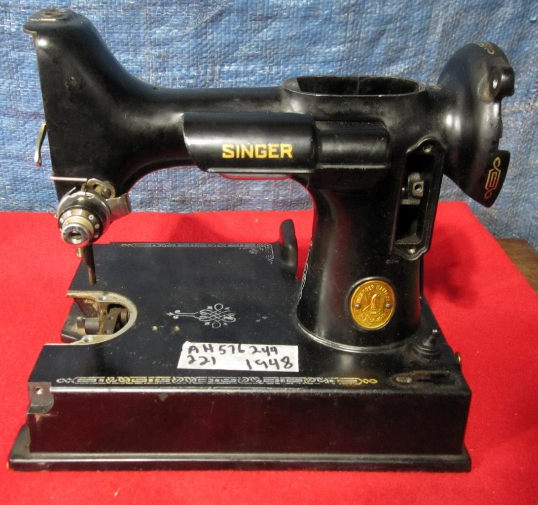 1948 SINGER 221 FEATHERWEIGHT SEWING MACHINE HULL FOR PARTS RESTORE