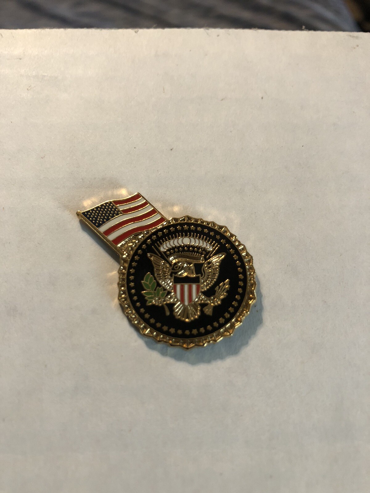 Hat Lapel Pin US Presidential Seal with Flag (R404) 1in Tall