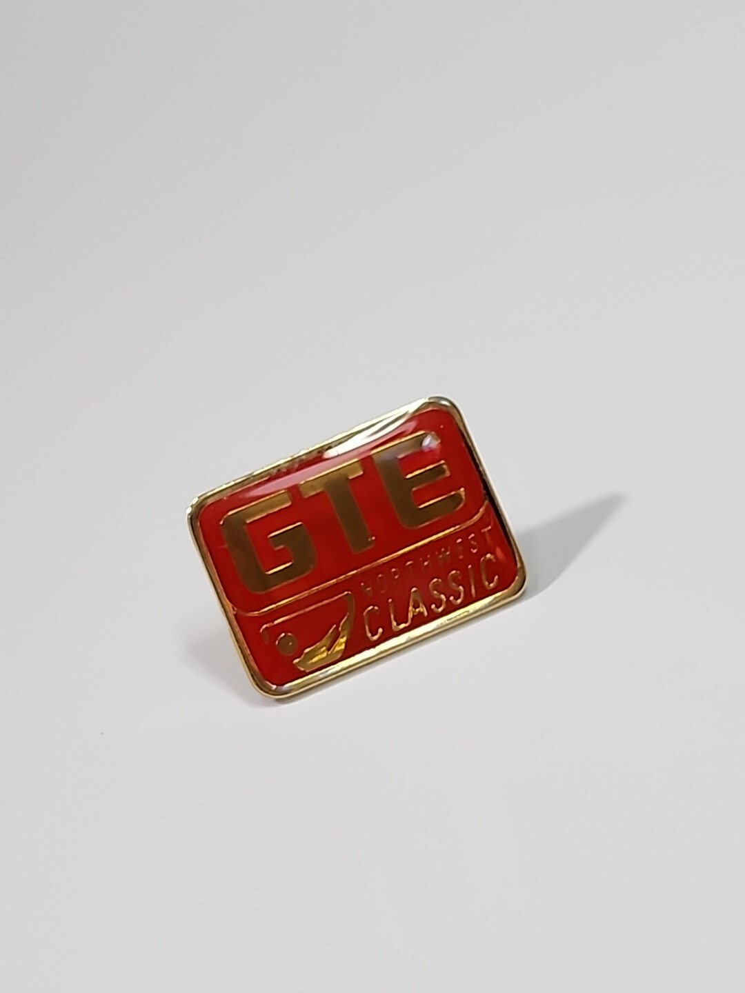 GTE Northwest Classic Souvenir Lapel Pin Seattle Golf Tournament 1986-1995