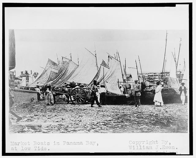 Photo:Panama Bay Panama 1908 Market Boats at Low Tide Waterfront People