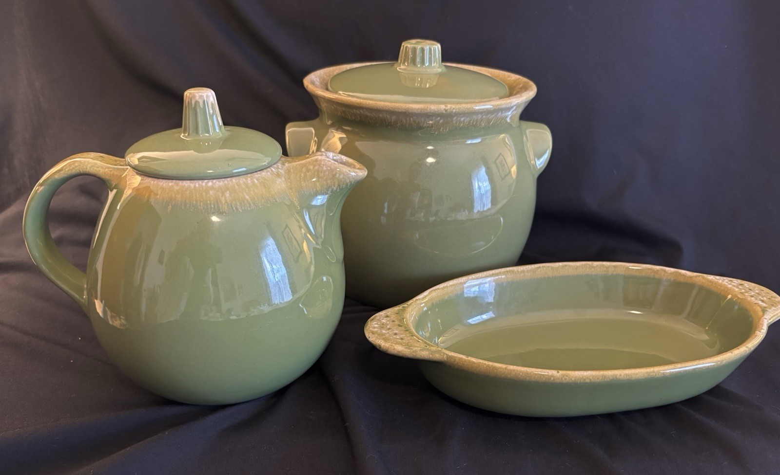 3-PCS VTG HULL Avacado Drip Glaze Baking/Serving- Tea Pot, Bean Pot & Casserole 3-PCS VTG HULL Avacado Drip Glaze Baking/Serving- Tea Pot, Bean Pot & Casserole