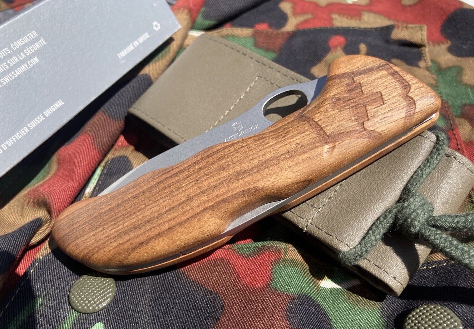 Victorinox Swiss Army Knife 136mm Hunter Pro Walnut Wood W/ Pouch 0.9411.M63 NEW