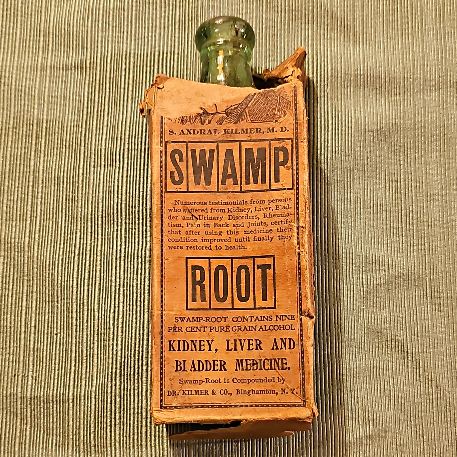 Dr. Kilmer Swamp-Root Kidney Liver & Bladder MedicineBottle w/ Box 1906 TMdate