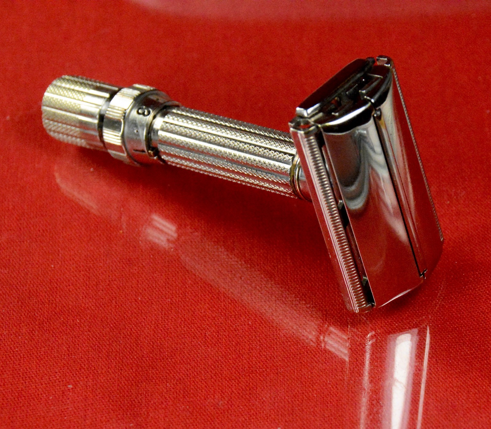 Gillette Bottom Dial F4 Safety Razor DE 1-9 Rare Vintage Antique Old See Desc