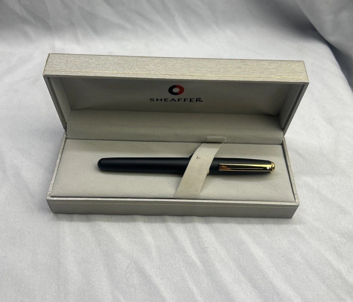 Sheaffer Prelude Fountain Pen Black w Gold & Two-Tone Nib M