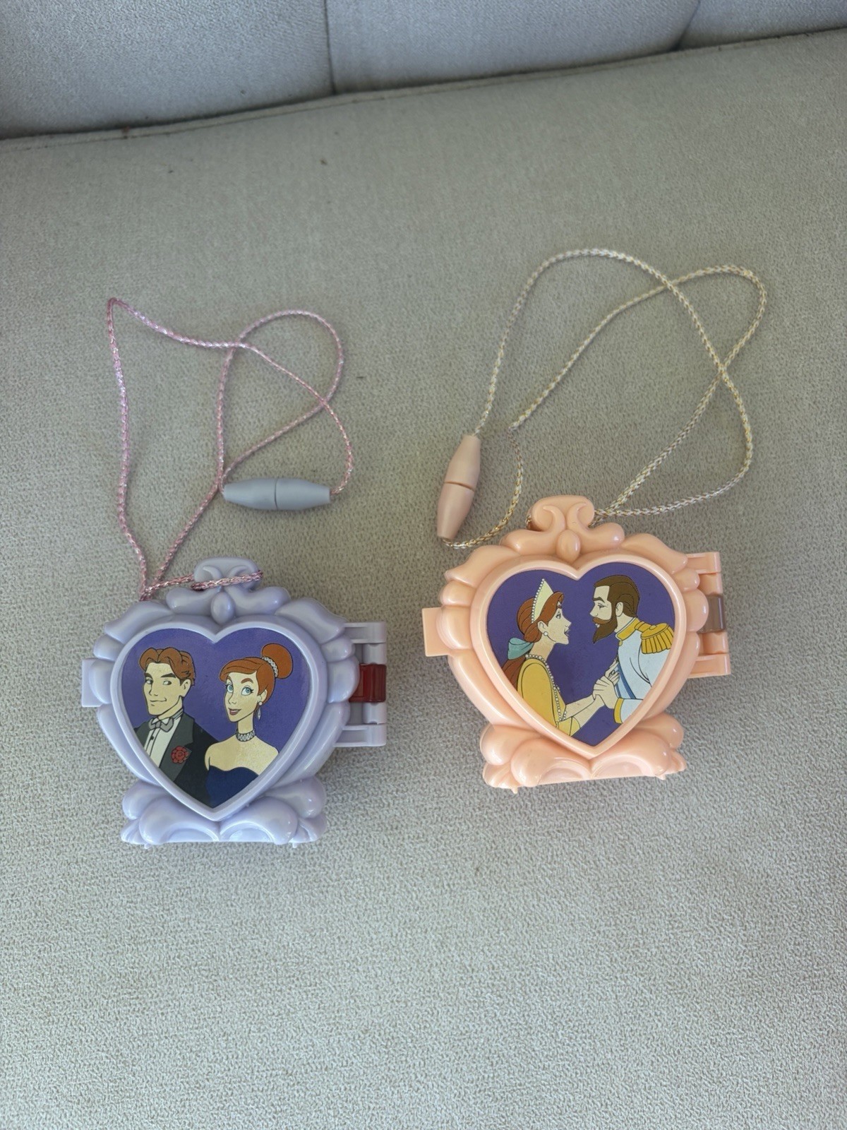 VINTAGE 1997 DISNEY ANASTASIA GALOOB 23085 PARIS MEMORIES LOCKET PLAYSET PINK