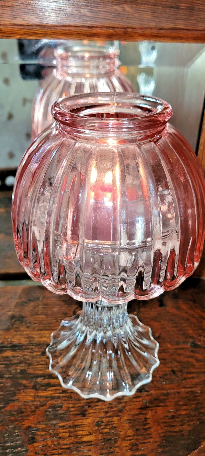 vintage L.E. Smith royal fairy lamp pink ribbed
