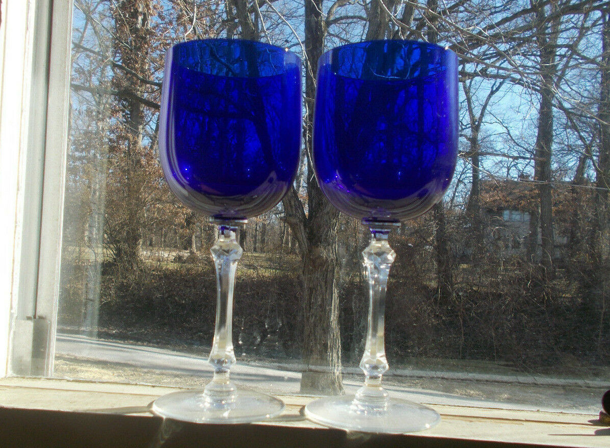 PAIR OF ELEGANT COBALT BLUE WINE GLASSES WITH DIAMOND KNOB BALUSTER STEMS 7 3/4\