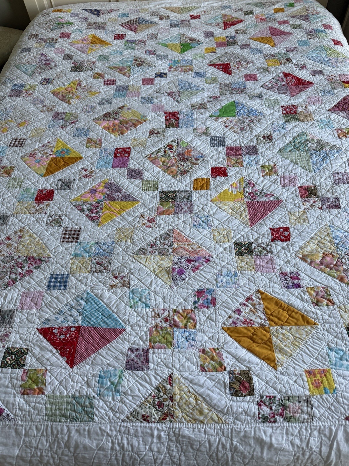 1920s Antique Patchwork Quilt 72” X 90” Scrappy Medallion Hand Quilted Twin/Full
