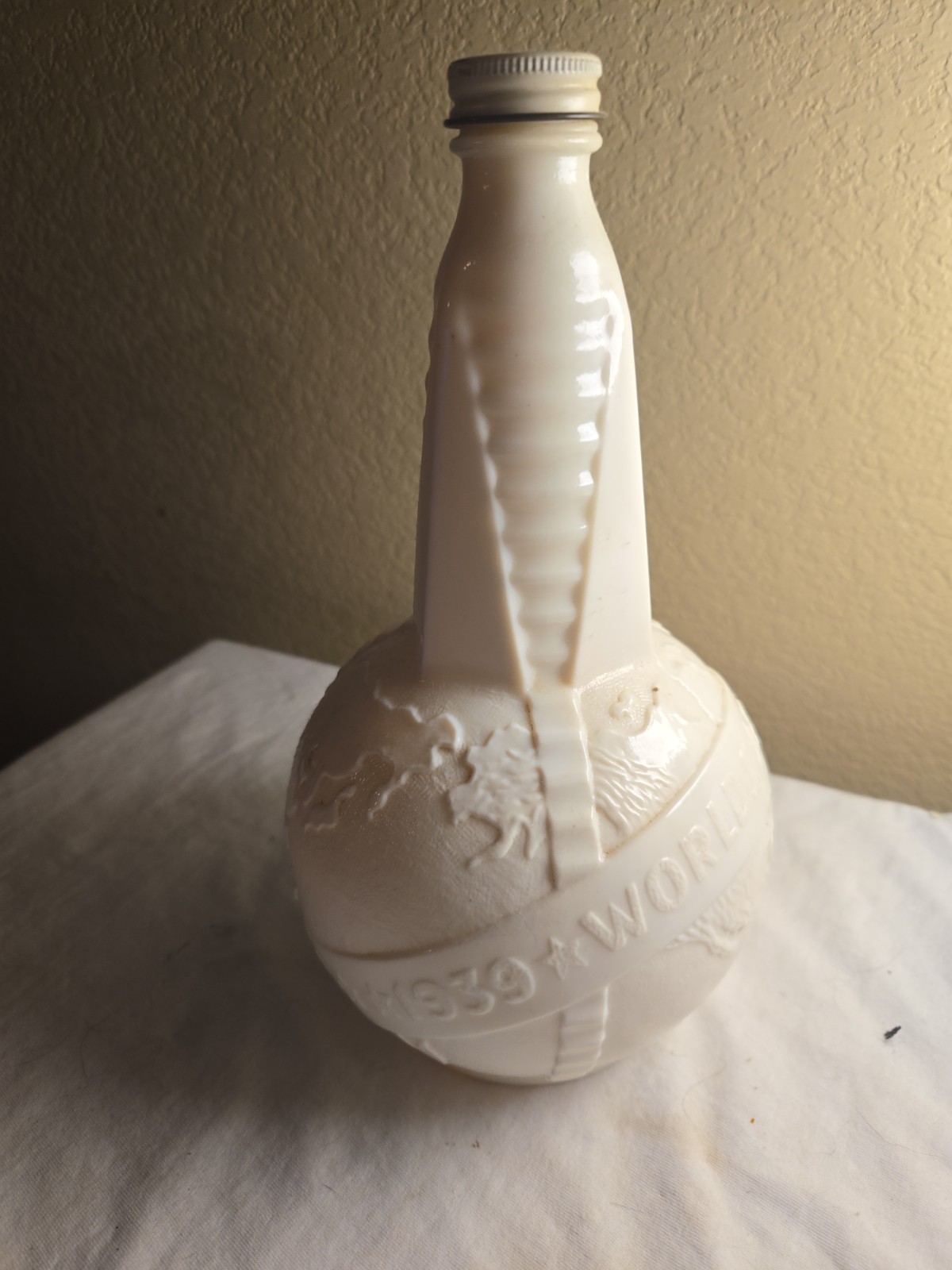 Vintage 1939 New York Worlds Fair Bottle Uranium Custard Glass Futurama