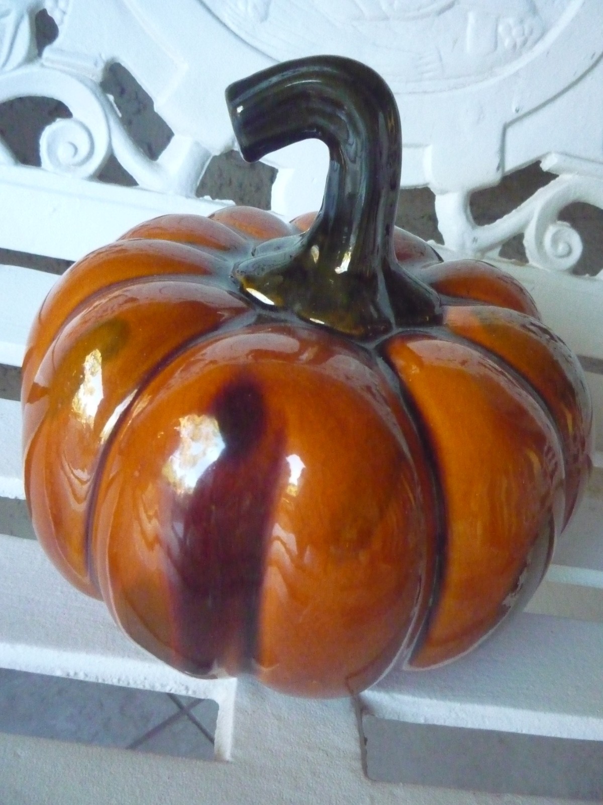 * Celebrity owned Halloween * TABLE TOP PORCELAIN/CERAMIC PUMPKIN (LARGE)*
