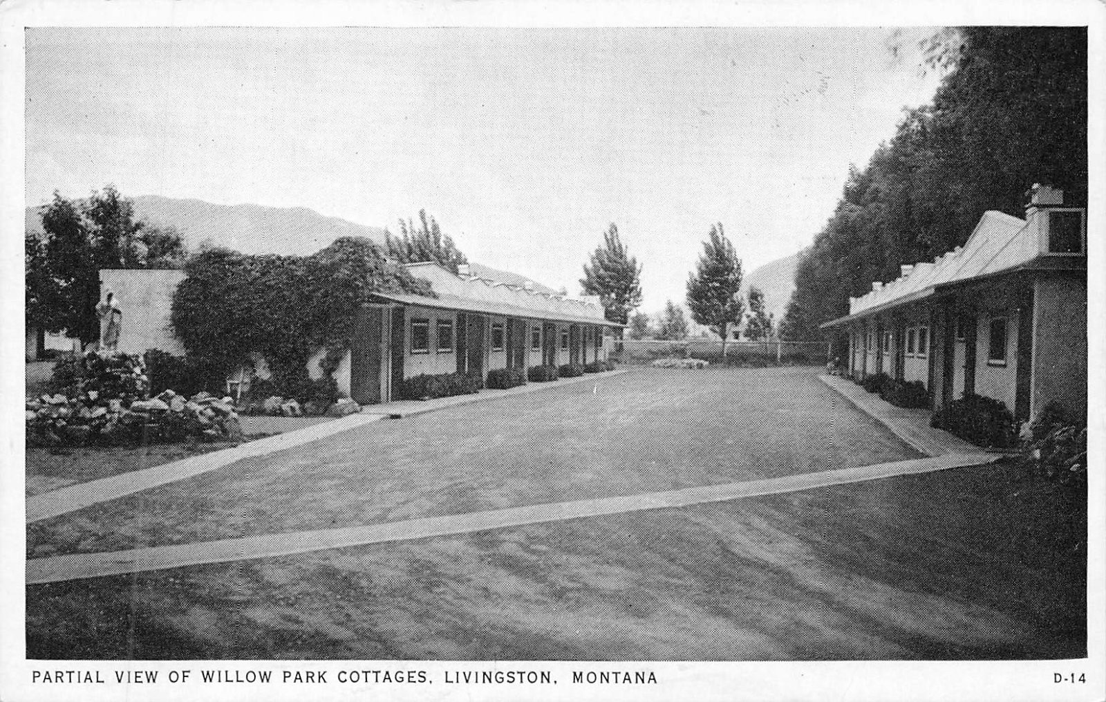 Willow Park Cottages Livingston Montana Partial View Mountains Statue Postcard