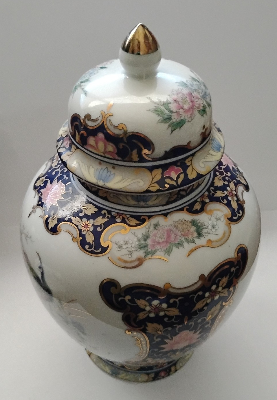 Vintage TOYO JAPAN Lidded Ginger Jar Vase Hand Painted Peacock & Flowers Vintage TOYO JAPAN Lidded Ginger Jar Vase Hand Painted Peacock & Flowers