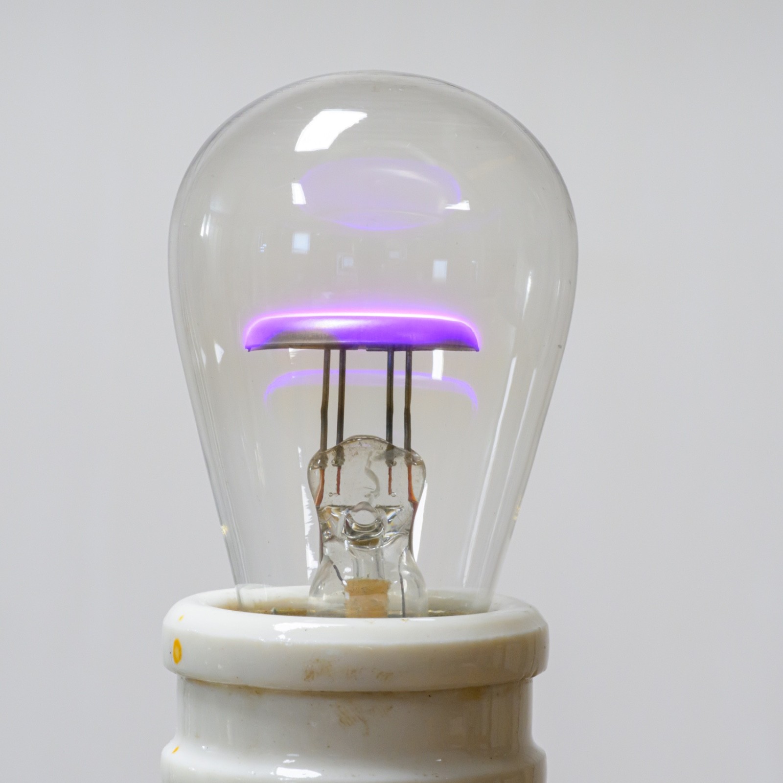 GE  AR-1 Argon Purple Glow Vintage UV light Bulb (#5)