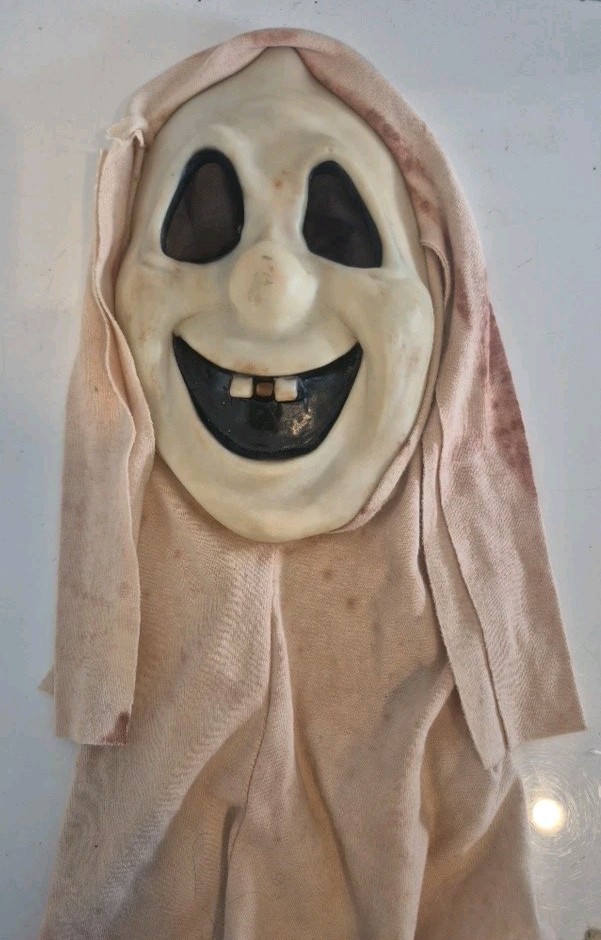 Fun World DIV Glow Goofy Ghost Mask Fantastic Faces White Hood Vintage Scream