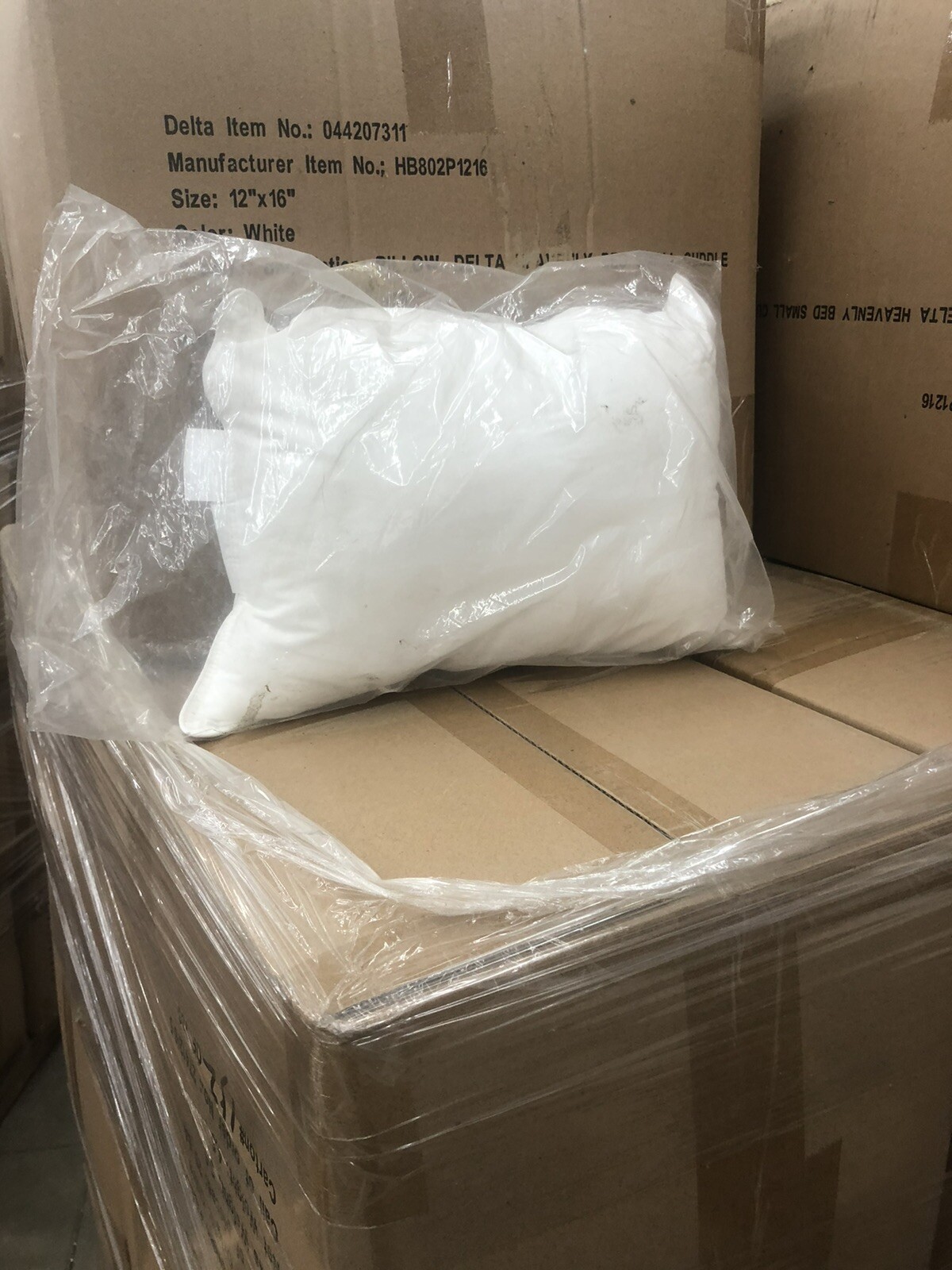 Delta (20 Pillows) Airline Heavenly Collection 1st Class Pillows 1 Box Of 20 New
