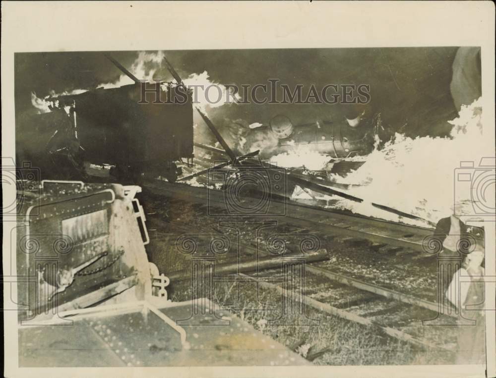 1937 Press Photo Wabash Railroad passenger train derails at Catlin, Illinois