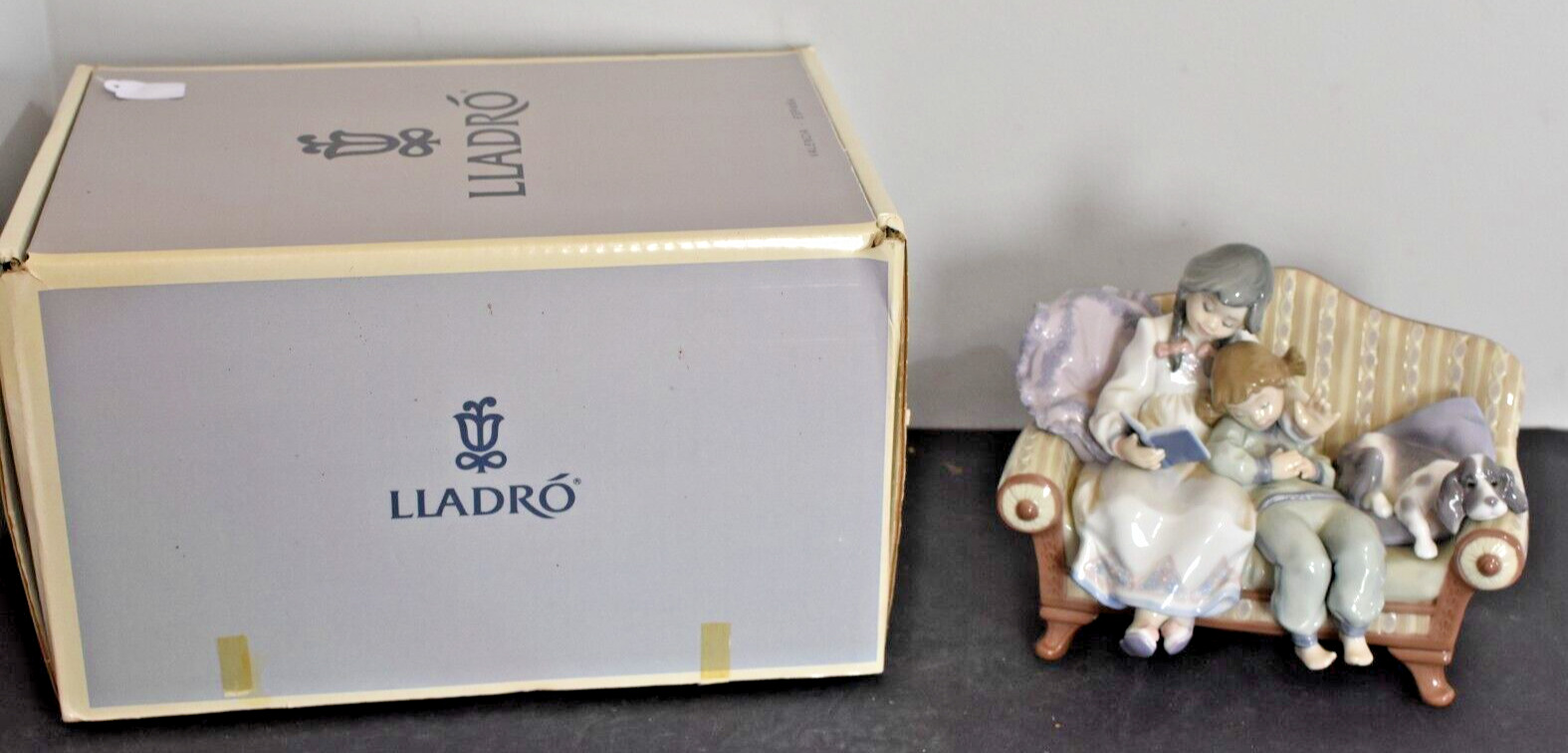 1990 Lladro Porcelein Girl Reading On Couch \