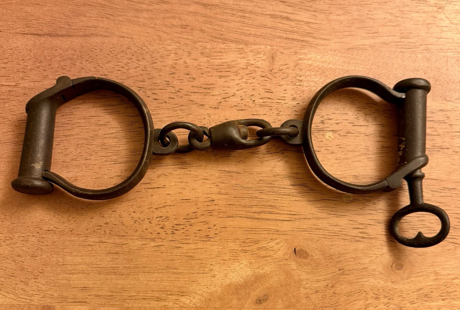Vintage Old Antique Iron Nickel Plated Rare Adjustable Chain Lock Key Handcuffs Vintage Old Antique Iron Nickel Plated Rare Adjustable Chain Lock Key Handcuffs
