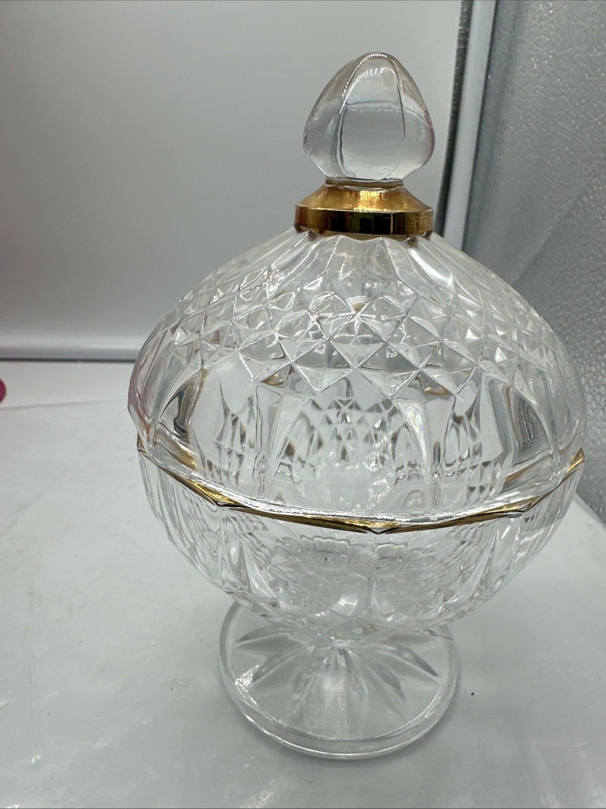 A Crystallerie D'Arques Crystal Glass Lidded Candy Dish Diamond Cut Gold Trim A Crystallerie D'Arques Crystal Glass Lidded Candy Dish Diamond Cut Gold Trim